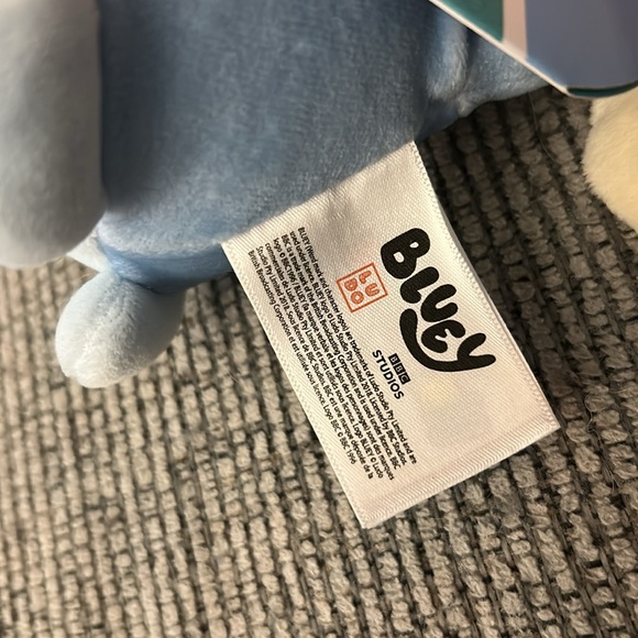 HugMees Bluey NEW and sister Bingo you get both plushie toys - Picture 8 of 11